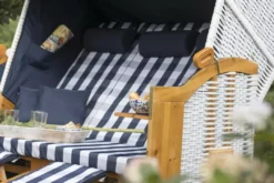 Strandkorb Baltic Dreisitzer PE Weiß Dessin Blau Weiß 15 Strandkorb Baltic Dreisitzer PE Weiß Dessin Blau Weiß -Schemel Shop 007700 strandkorb ostsee dreisitzer weiss karo blau milieu 11 1