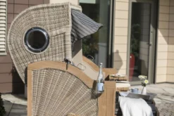 Strandkorb Amrum Teak PE Shell Dessin 518 16 Strandkorb Amrum Teak PE Shell Dessin 518 -Schemel Shop 01400 Strandkorb Amrum Teak Bullauge shell 500 milieu20281929 1