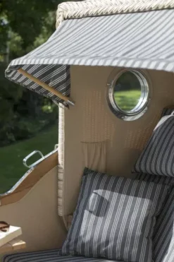 Strandkorb Amrum Teak PE Shell Dessin 500 17 Strandkorb Amrum Teak PE Shell Dessin 500 -Schemel Shop 01400 strandkorb amrum teak bullauge shell 500 milieu 8