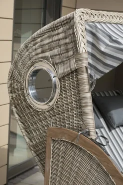 Strandkorb Amrum Teak PE Shell Dessin 583 -Schemel Shop 01424 Strandkorb Amrum Teak Bullauge shell 545 milieu20281029 2