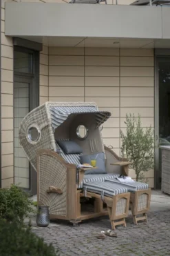 Strandkorb Amrum Teak PE Shell Dessin 585 -Schemel Shop 01424 Strandkorb Amrum Teak Bullauge shell 545 milieu2028129