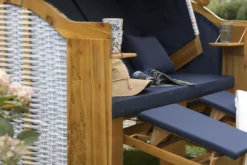 Strandkorb Baltic Dreisitzer PE Weiß Dessin Uni Blau 14 Strandkorb Baltic Dreisitzer PE Weiß Dessin Uni Blau -Schemel Shop 02330 strandkorb baltic dreisitzer weiss uni blau milieu 13