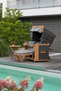 Strandkorb DeVries PURE® Friesland Sylt XXL PE Stone Grey Des.158 13 Strandkorb DeVries PURE® Friesland Sylt XXL PE Stone Grey Des.158 -Schemel Shop 4240008T 4270008T 66211 Friesland Sylt XL XXL PE stone grey Des 158 Woodie Tablett20 5