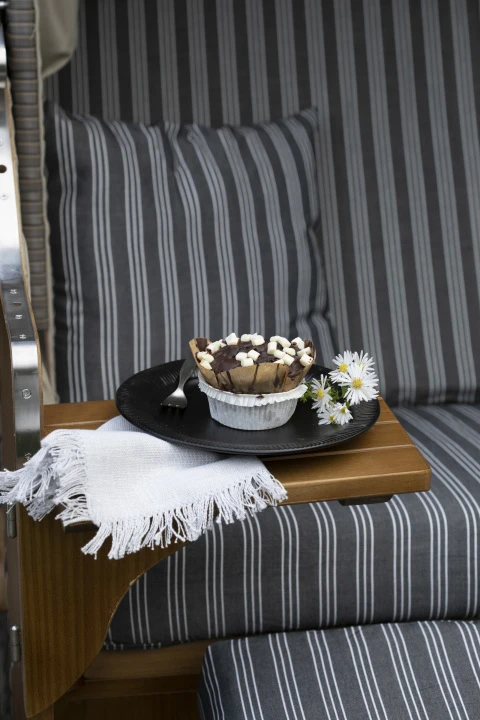 Strandkorb Schleswig Pinie Braun PE Mokka Dessin 554 7 Strandkorb Schleswig Pinie Braun PE Mokka Dessin 554 – Bild 5