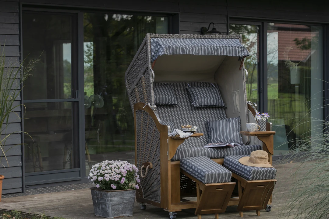 Strandkorb Schleswig Pinie Braun PE Mokka Dessin 554 5 Strandkorb Schleswig Pinie Braun PE Mokka Dessin 554 – Bild 3