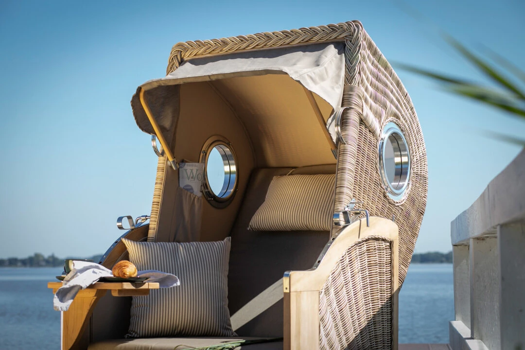 Strandkorb Amrum Single Bullauge Teak PE Shell Dessin 506 7 Strandkorb Amrum Single Bullauge Teak PE Shell Dessin 506 – Bild 5