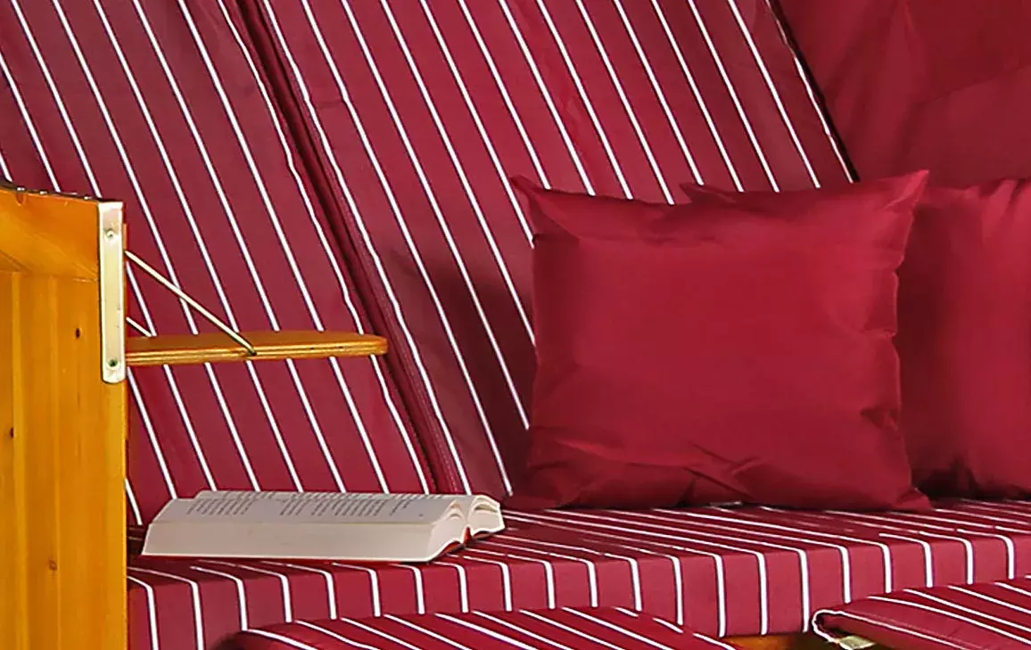 Strandkorb Baltic PE Weiß Dessin Royal Rot 5 Strandkorb Baltic PE Weiß Dessin Royal Rot – Bild 3