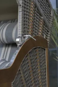 Strandkorb Schleswig Pinie Braun PE Mokka Dessin 555 11 Strandkorb Schleswig Pinie Braun PE Mokka Dessin 555 -Schemel Shop strandkorb schleswig grey variante1 bl02363 23