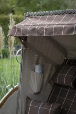 Strandkorb Schleswig Pinie Braun PE Mokka Dessin 556 -Schemel Shop strandkorb schleswig grey variante3 milieu bl02364 24